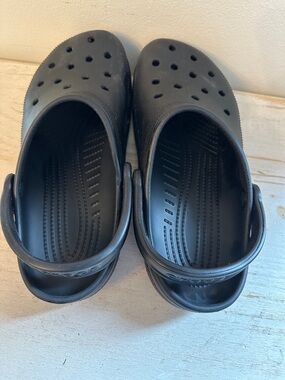 CROCS Classic Black Vented Clogs